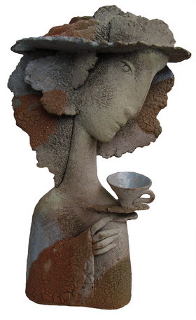 Девушка с чашкой. 1998г. Шамот, глазури. Выс. 32см.